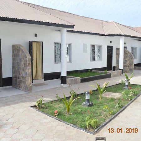 Sukuta Nema Guest House Banjul Bagian luar foto
