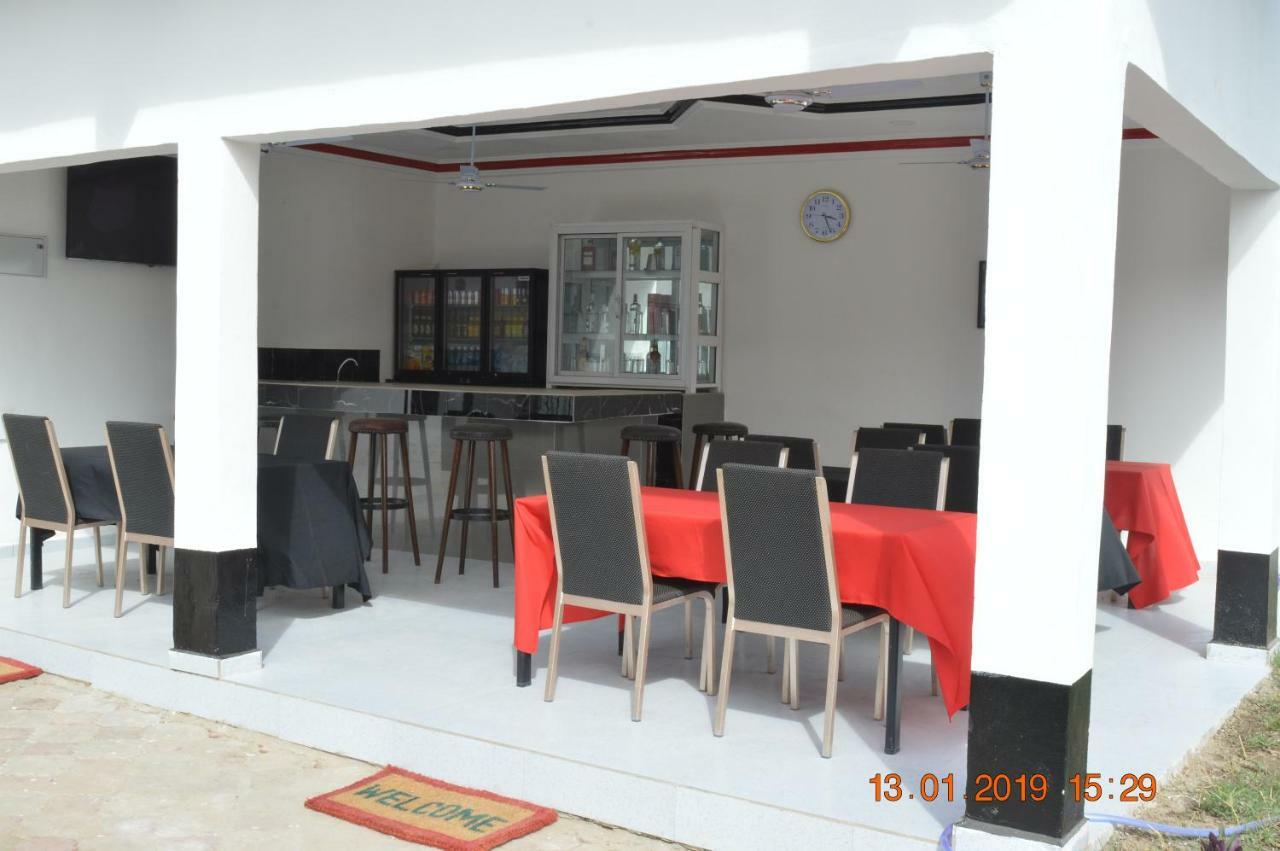 Sukuta Nema Guest House Banjul Bagian luar foto