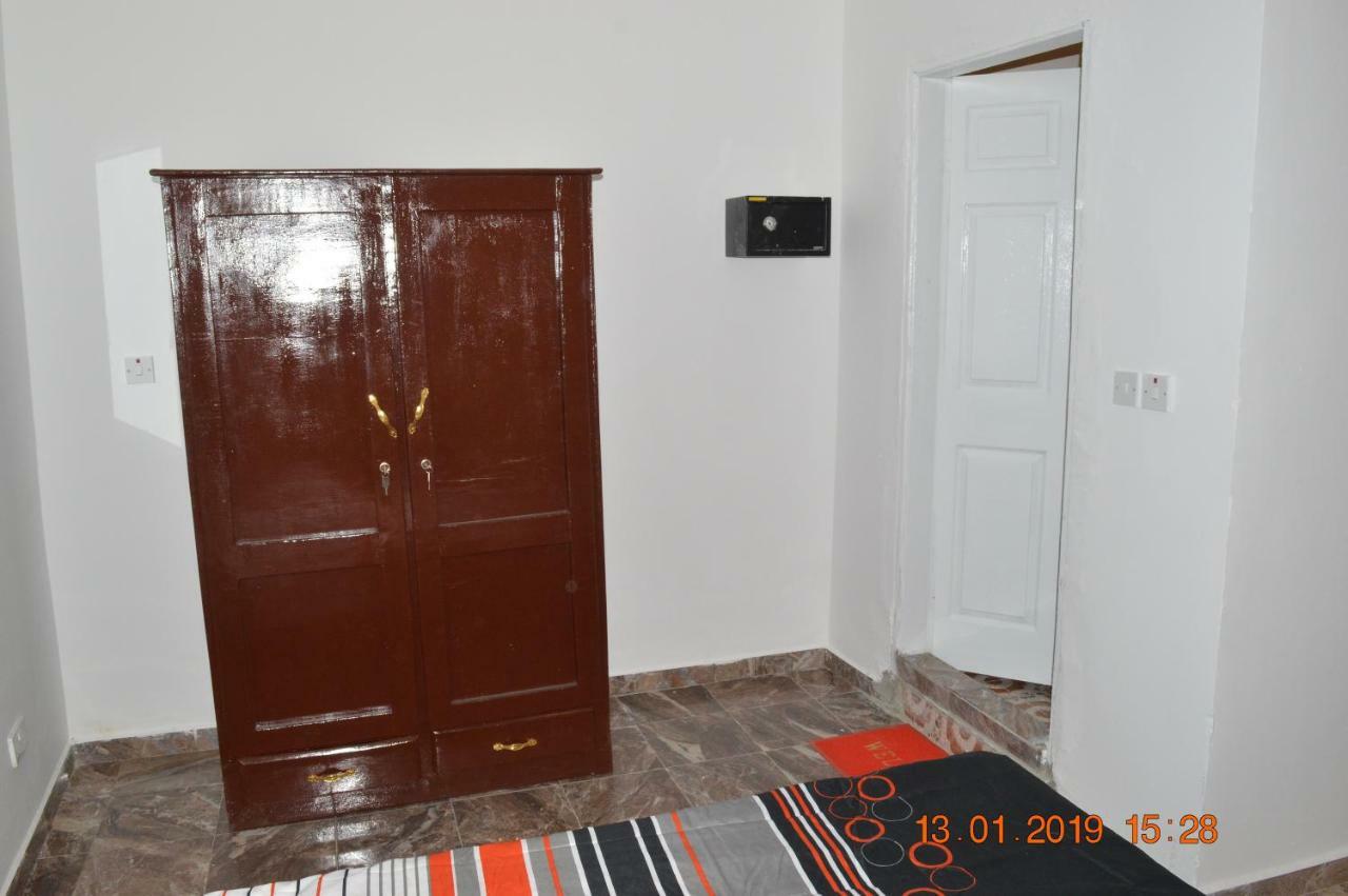 Sukuta Nema Guest House Banjul Bagian luar foto