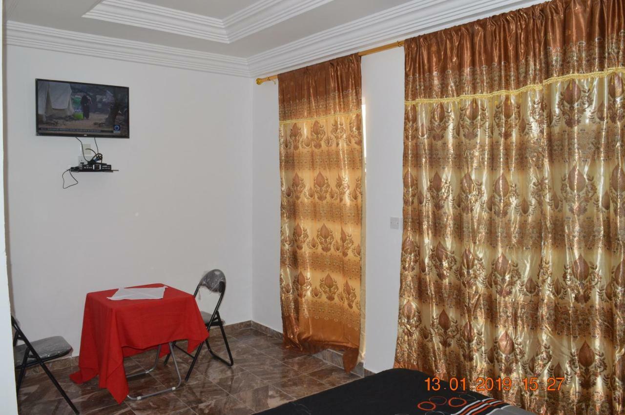 Sukuta Nema Guest House Banjul Bagian luar foto