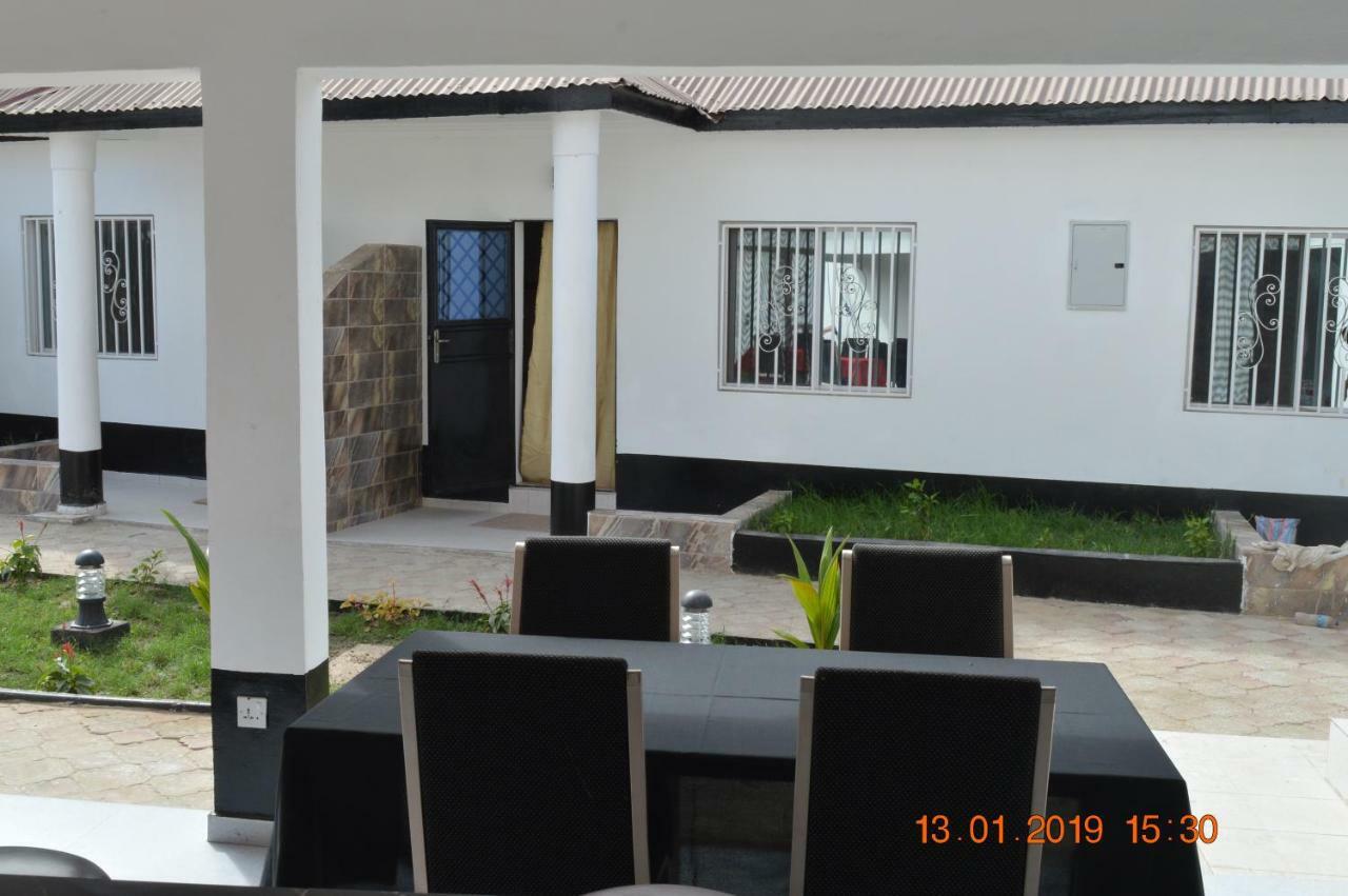 Sukuta Nema Guest House Banjul Bagian luar foto