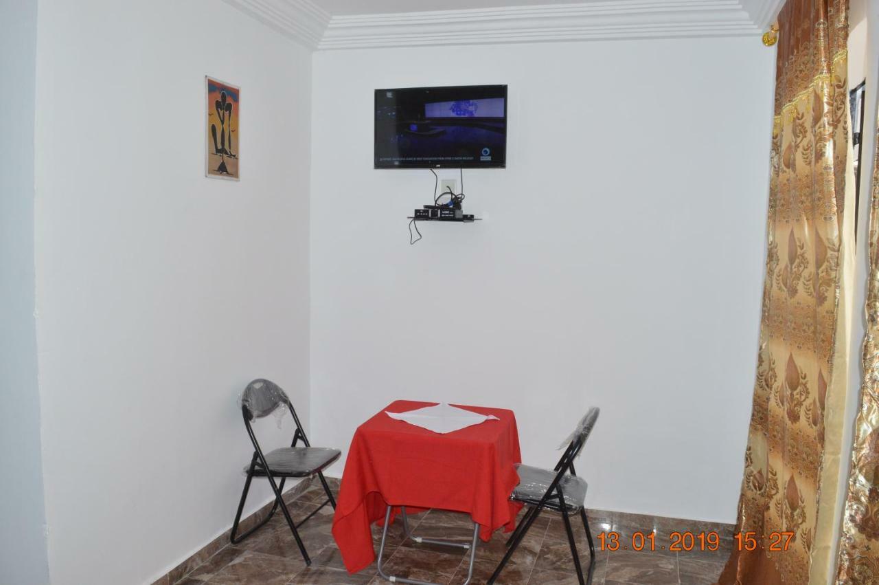 Sukuta Nema Guest House Banjul Bagian luar foto