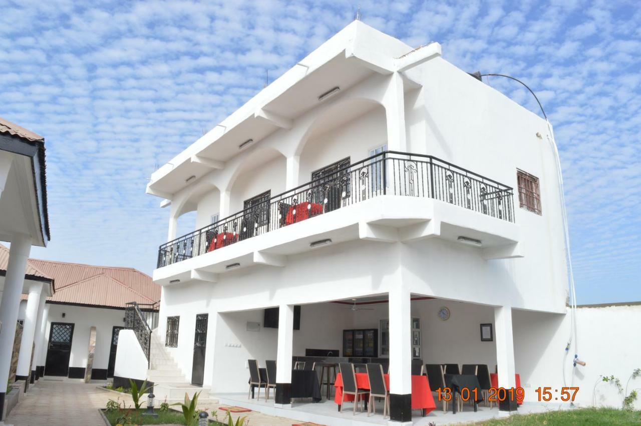 Sukuta Nema Guest House Banjul Bagian luar foto