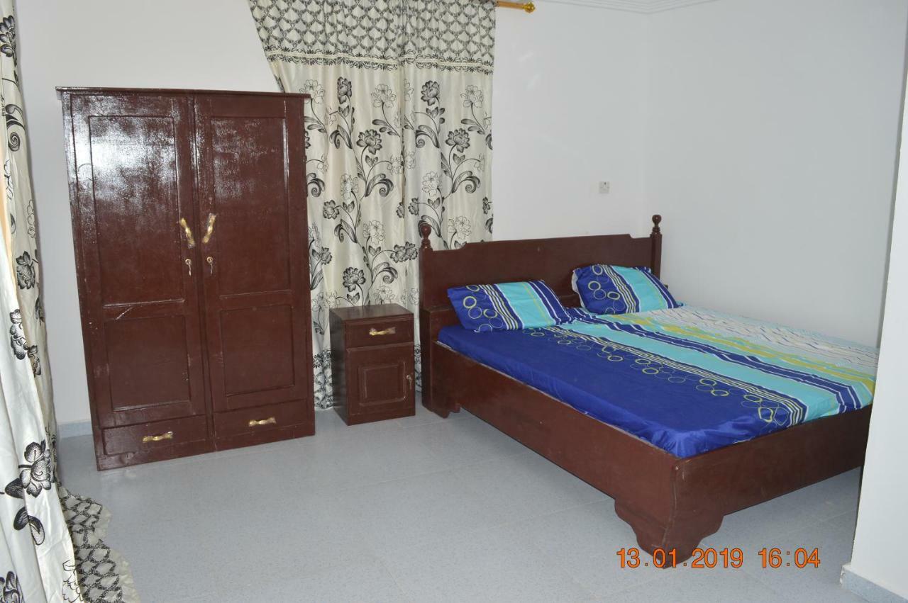 Sukuta Nema Guest House Banjul Bagian luar foto